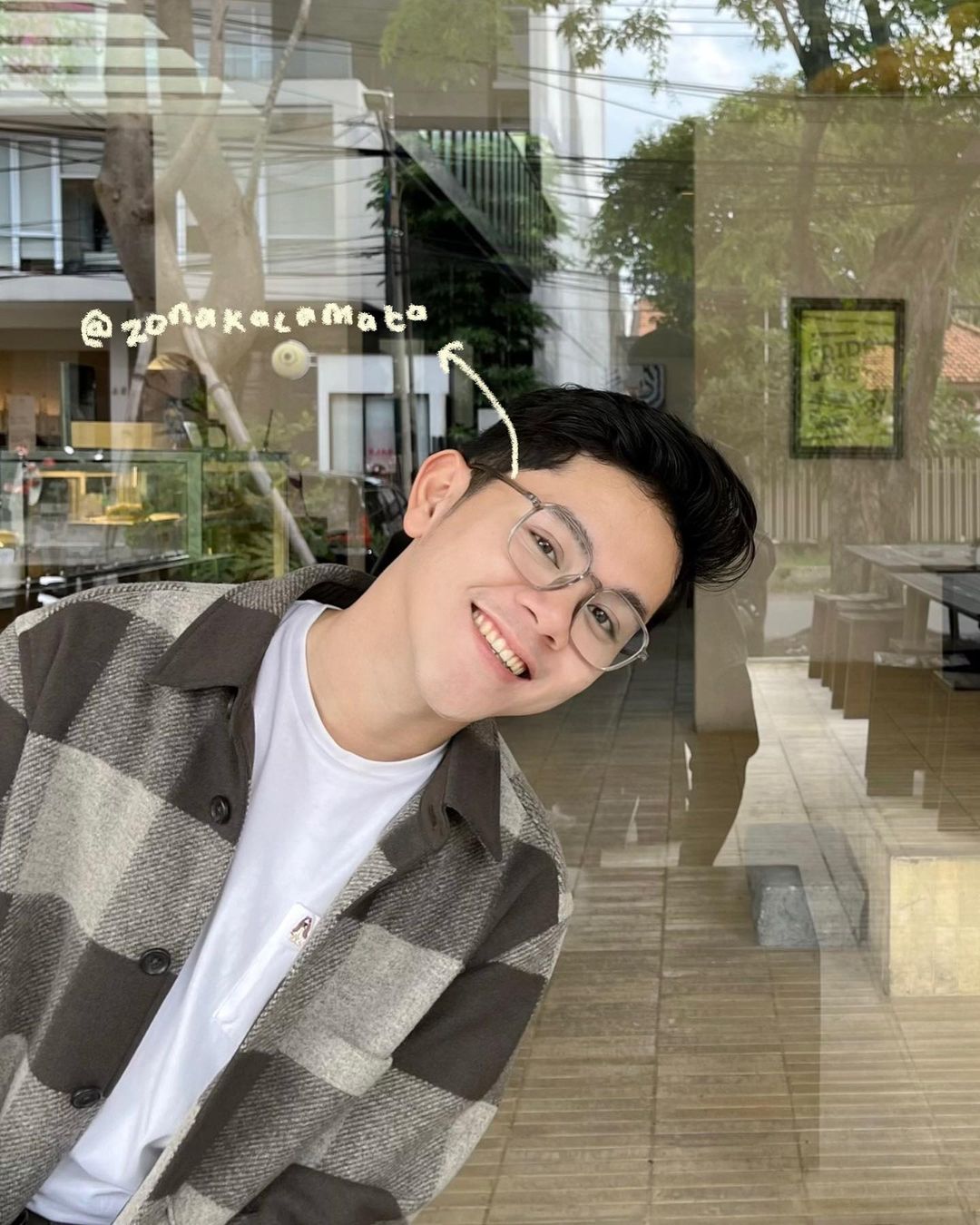 Ergonomic Design Emiko